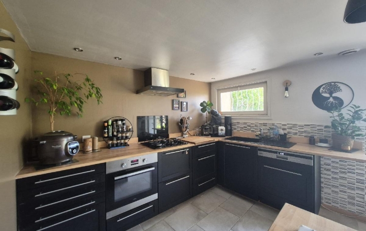 Maison LA VERGNE (17400)  180 m2 282 000 € 