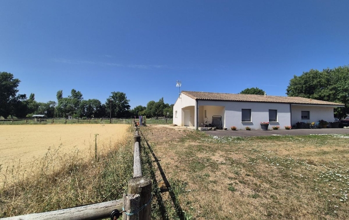 Maison BERNAY-SAINT-MARTIN (17330)  123 m2 420 000 € 