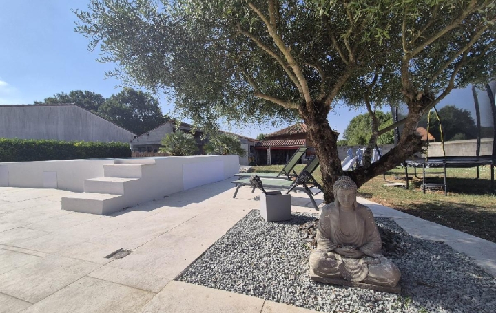 Maison SURGERES (17700)  150 m2 285 000 € 