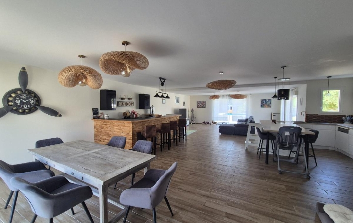 Maison SURGERES (17700)  150 m2 285 000 € 