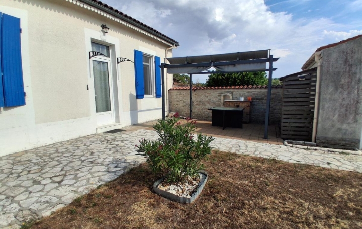 Maison SAINT-JULIEN-DE-L'ESCAP (17400)  135 m2 246 000 € 