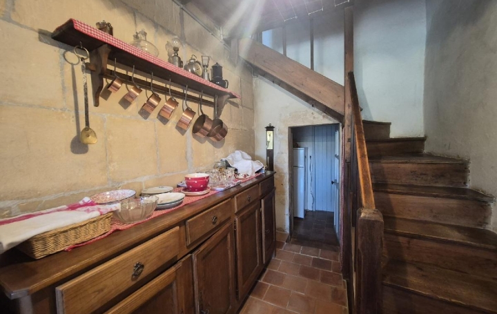 Maison SAINT-SAVINIEN (17350)  148 m2 210 000 € 