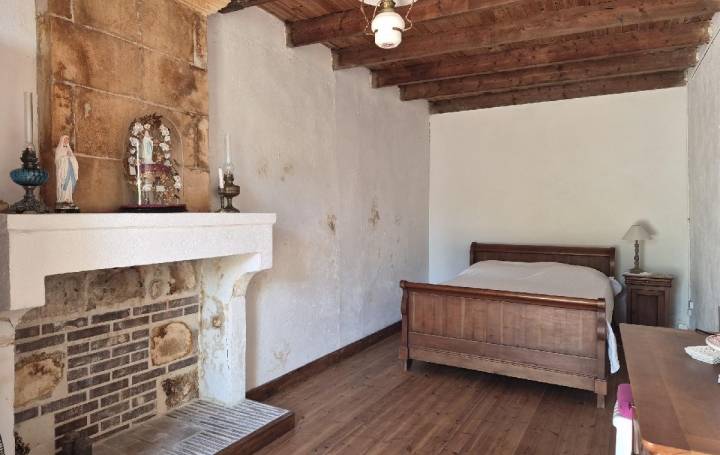 Maison SAINT-SAVINIEN (17350)  148 m2 210 000 € 
