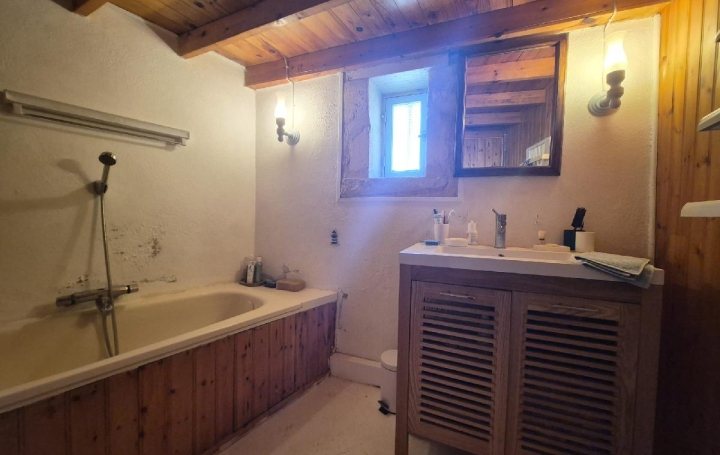 Maison SAINT-SAVINIEN (17350)  148 m2 210 000 € 