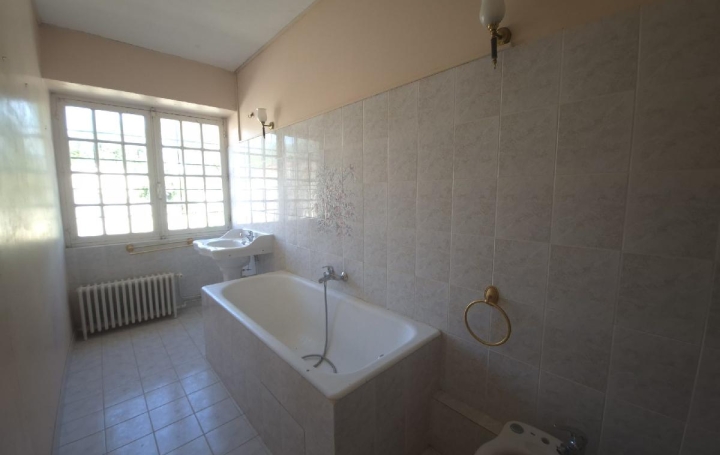 Maison VERVANT (17400)  193 m2 119 000 € 