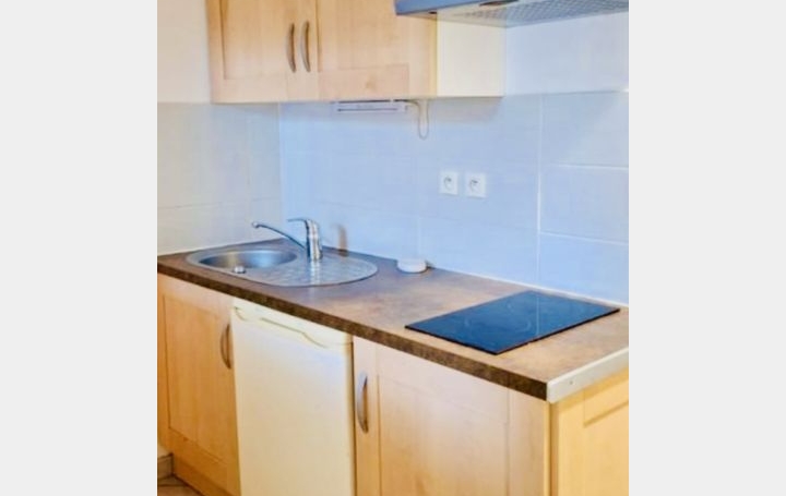 Studio ROQUEMAURE (30150)  30 m2 595 € 