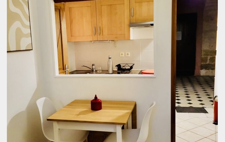 Studio ROQUEMAURE (30150)  30 m2 595 € 