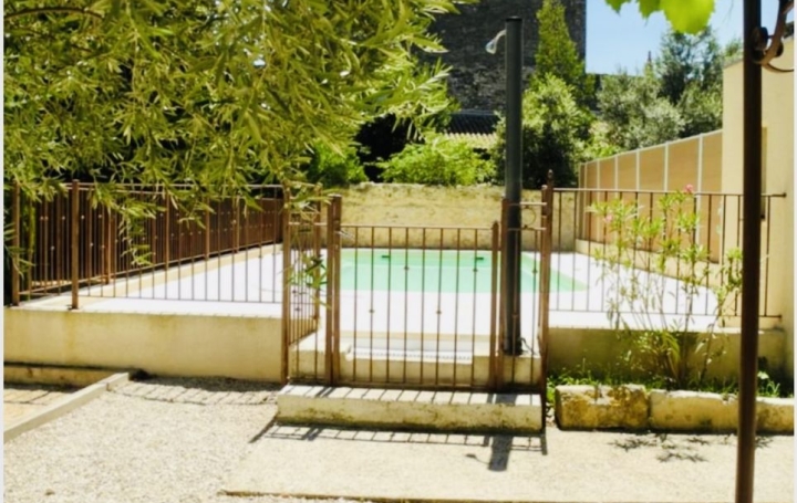 Studio ROQUEMAURE (30150)  30 m2 595 € 