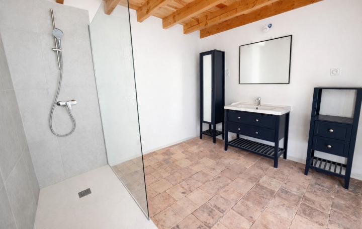 4 Pièces VAISON-LA-ROMAINE (84110)  100 m2 1 050 € 