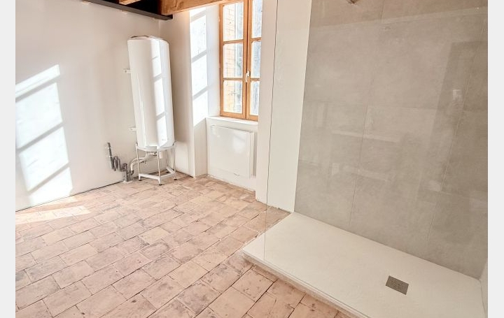 4 Pièces VAISON-LA-ROMAINE (84110)  100 m2 1 050 € 