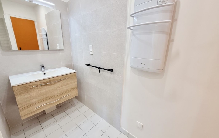 3 Pièces VAISON-LA-ROMAINE (84110)  72 m2 750 € 