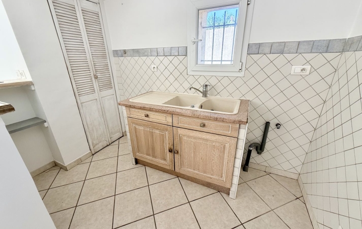 Maison CARPENTRAS (84200)  75 m2 785 € 