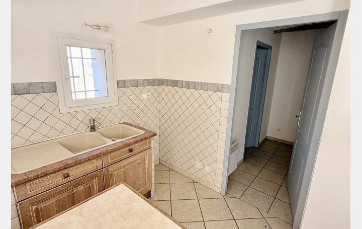 Maison CARPENTRAS (84200)  75 m2 785 € 