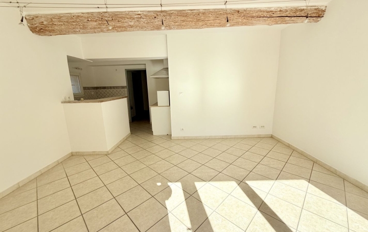 Maison CARPENTRAS (84200)  75 m2 785 € 
