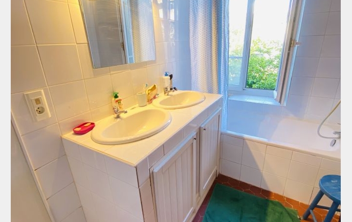 Maison MONTEUX (84170)  155 m2 305 000 € 