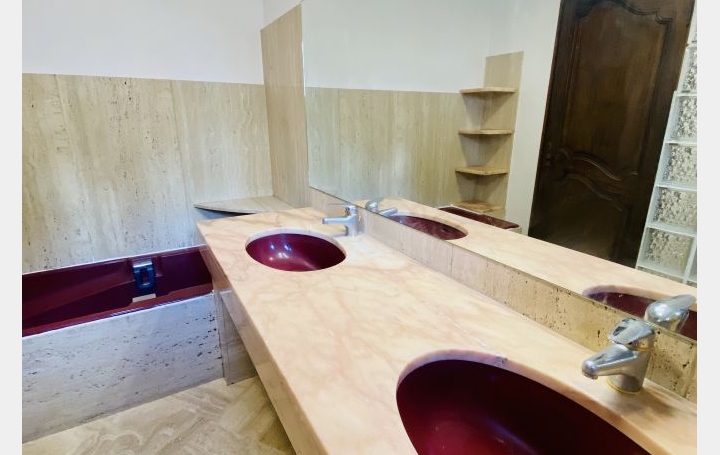 Villa CARPENTRAS (84200)  180 m2 990 000 € 