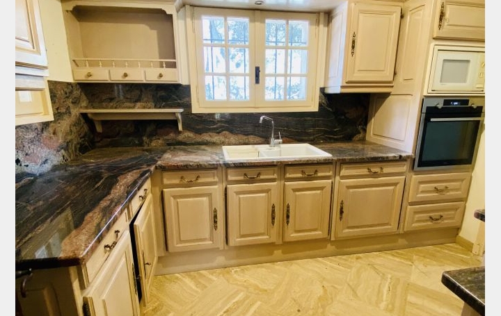 Villa CARPENTRAS (84200)  180 m2 990 000 € 