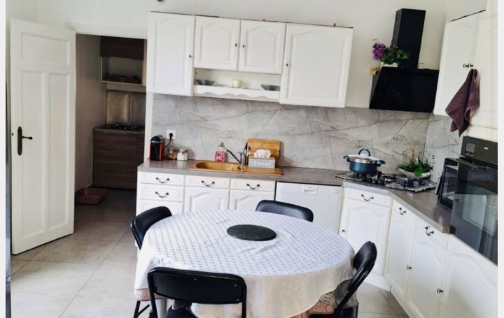 Maison de village VIOLES (84150)  160 m2 290 000 € 