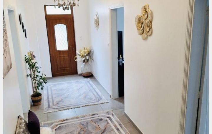 Maison de village VIOLES (84150)  160 m2 290 000 € 