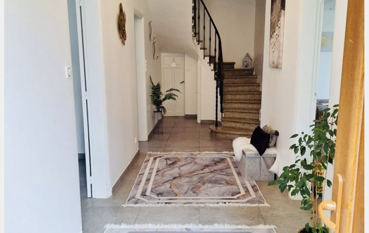 Maison de village VIOLES (84150)  160 m2 290 000 € 