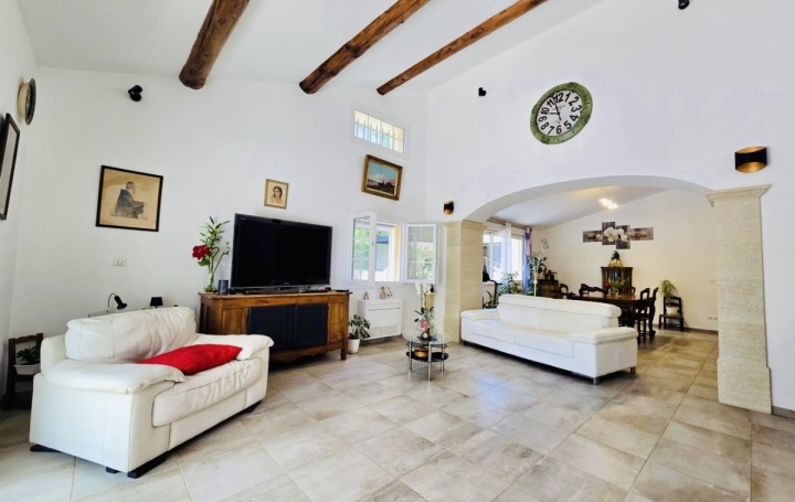 Villa VACQUEYRAS (84190)  217 m2 675 000 € 