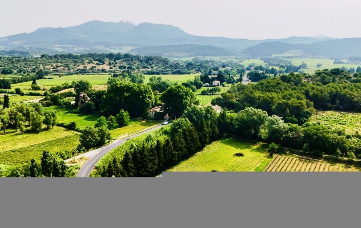 Villa VACQUEYRAS (84190)  217 m2 675 000 € 