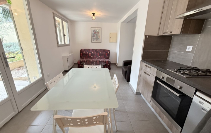 Villa VACQUEYRAS (84190)  217 m2 675 000 € 