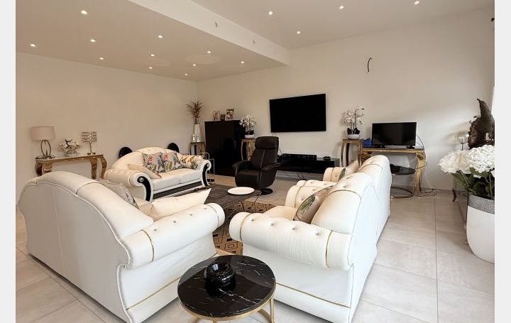 Villa JONQUIERES (84150)  450 m2 480 000 € 