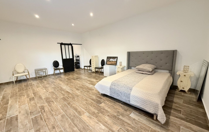 Villa JONQUIERES (84150)  450 m2 480 000 € 