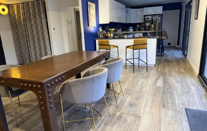 Villa BEAUMES-DE-VENISE (84190)  166 m2 690 000 € 