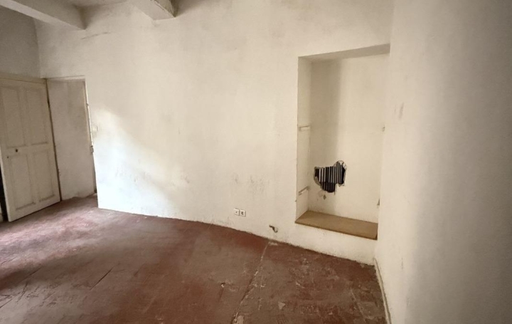 Maison de village COURTHEZON (84350)  300 m2 195 000 € 