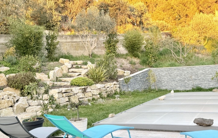 Villa VACQUEYRAS (84190)  105 m2 450 000 € 