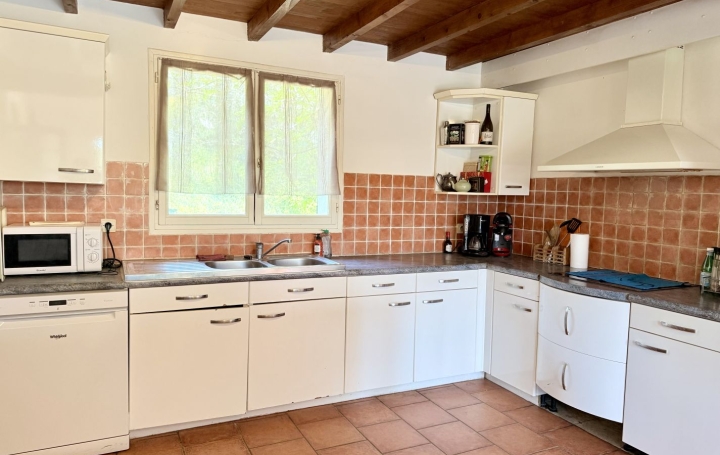 Villa VACQUEYRAS (84190)  128 m2 445 000 € 