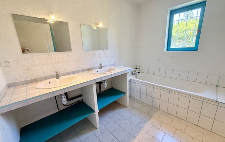 Villa BEAUMES-DE-VENISE (84190)  127 m2 325 000 € 