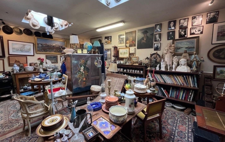 Local commercial PLOUHINEC (29780)  131 m2 142 900 € 