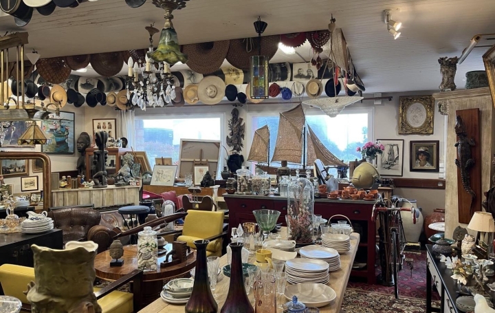 Local commercial PLOUHINEC (29780)  131 m2 142 900 € 