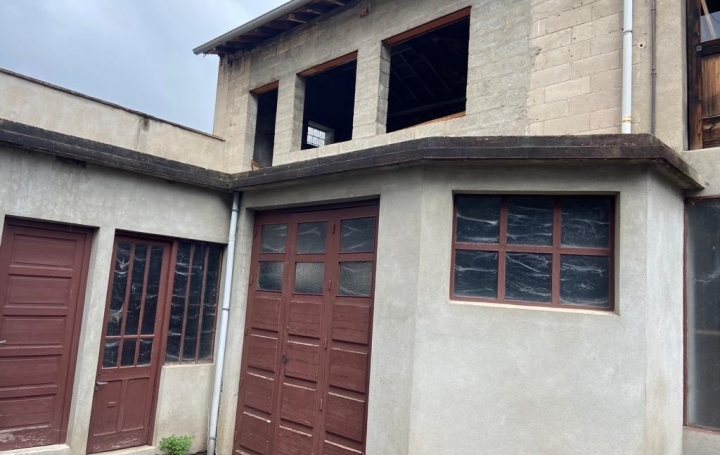 Réseau Immo-diffusion : Local commercial  ROCHE-LA-MOLIERE  250 m2 137 800 € 