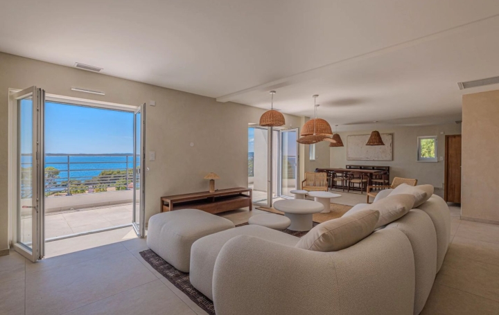 Maison ROQUEBRUNE-SUR-ARGENS (83380)  231 m2 2 790 000 € 