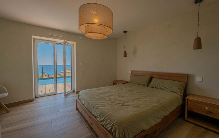 Maison ROQUEBRUNE-SUR-ARGENS (83380)  231 m2 2 790 000 € 