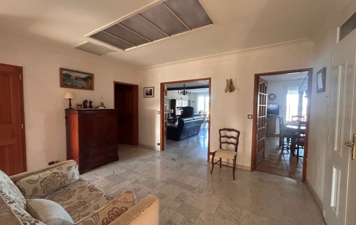 5 Pièces POUSSAN (34560)  124 m2 273 000 € 