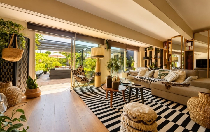 Maison POUSSAN (34560)  165 m2 699 000 € 