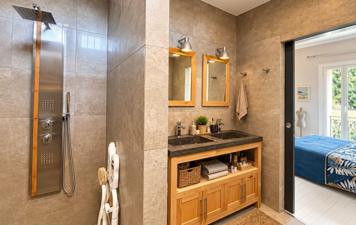 Maison de ville BOUZIGUES (34140)  210 m2 740 000 € 