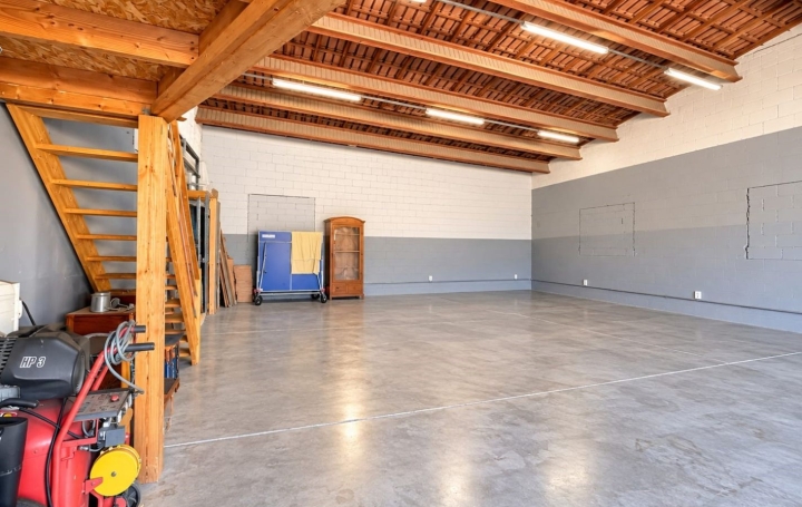 Local commercial POUSSAN (34560)  400 m2 940 000 € 