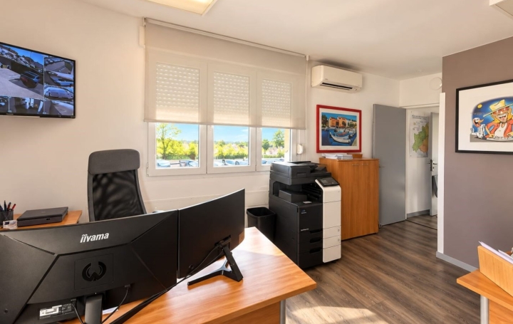 Local commercial POUSSAN (34560)  400 m2 940 000 € 