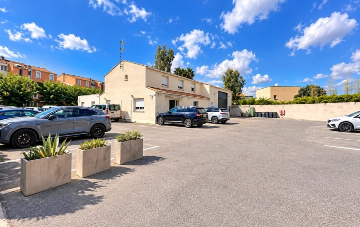 Local / Bureau POUSSAN (34560) 400 m<sup>2</sup> 940 000 € 