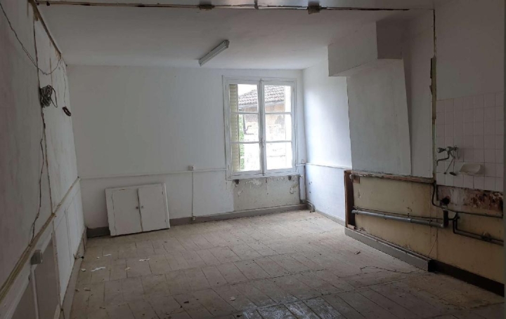 Maison SAINT-LEONARD-DE-NOBLAT (87400)  62 m2 25 000 € 