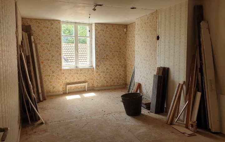 Maison SAINT-LEONARD-DE-NOBLAT (87400)  62 m2 25 000 € 