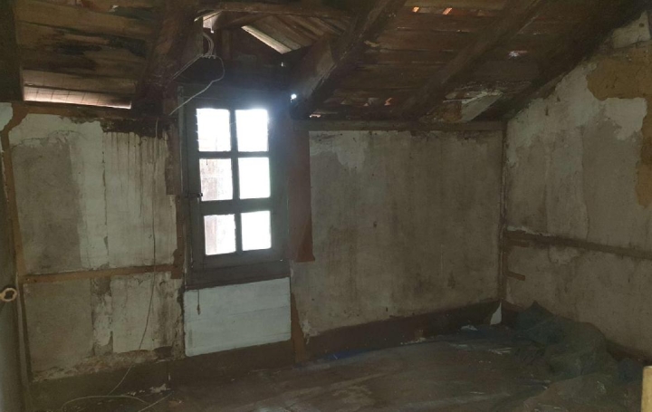 Maison SAINT-LEONARD-DE-NOBLAT (87400)  62 m2 25 000 € 