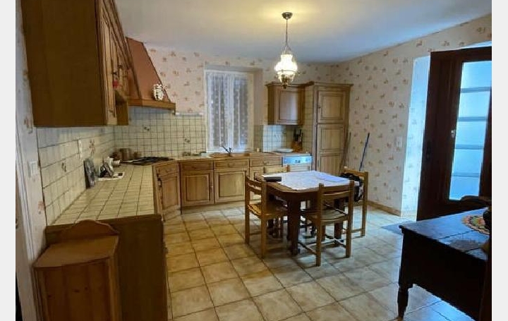 Maison PEYRAT-LE-CHATEAU (87470)  218 m2 77 000 € 