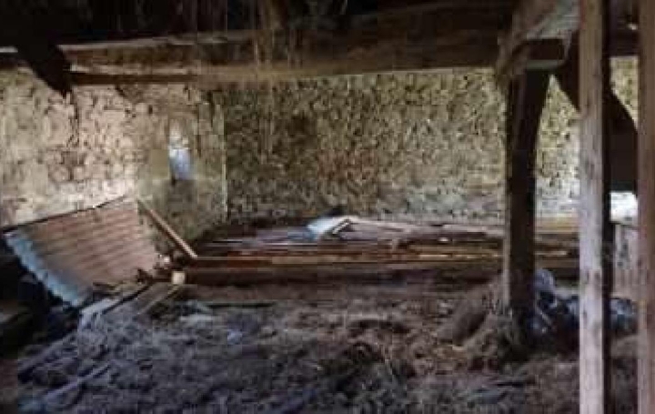 Immeuble PEROLS-SUR-VEZERE (19170)  100 m2 15 000 € 